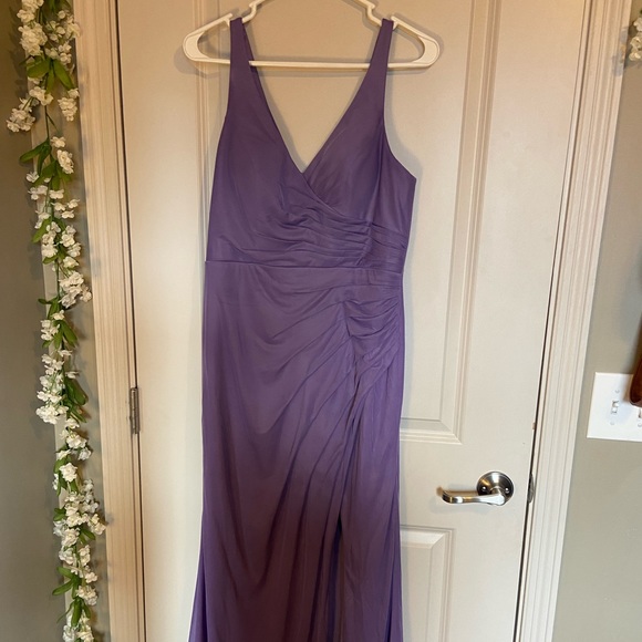Bridesmaid Dress, it does have some dirty spots and the bottom is dirty. - Picture 2 of 12